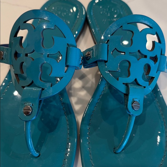 Teal Patent Leather Logo Cutout Thong Sandals - Picture 2 of 4